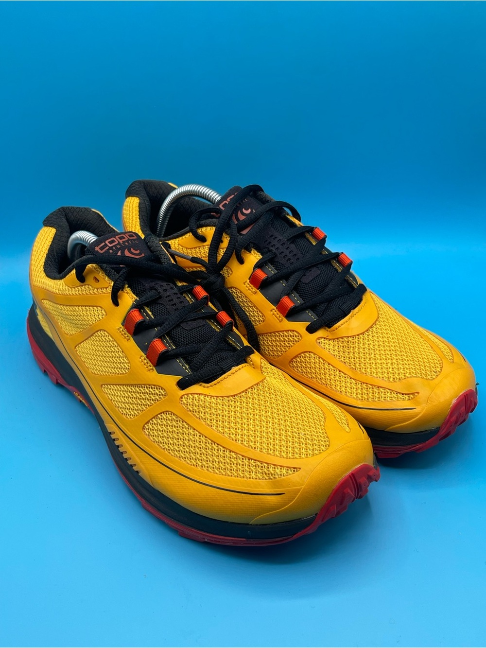 Men's Athletic Running Shoes - Yellow/Black with Red Accent